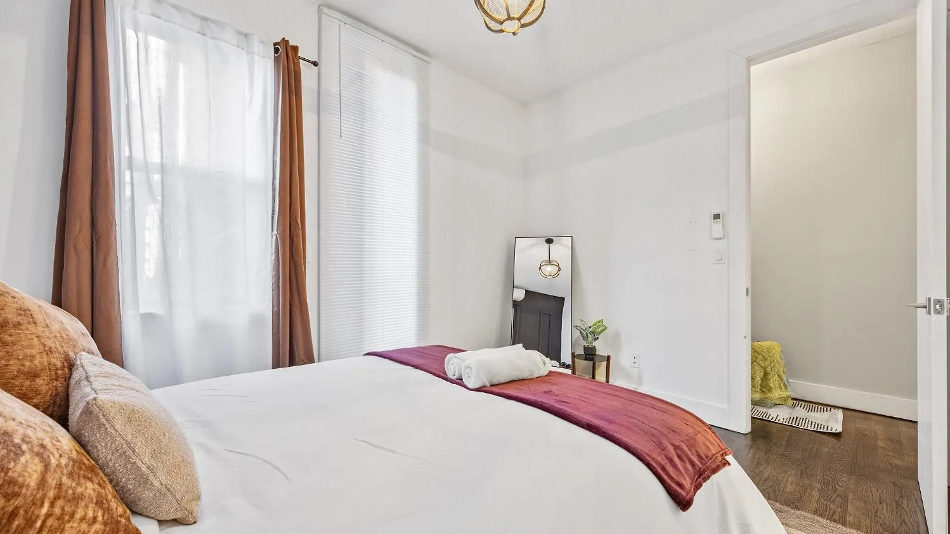 Mid-Century Stay 5Br And 5 Baths W Ps5 & Laundry New York 0*,  United States