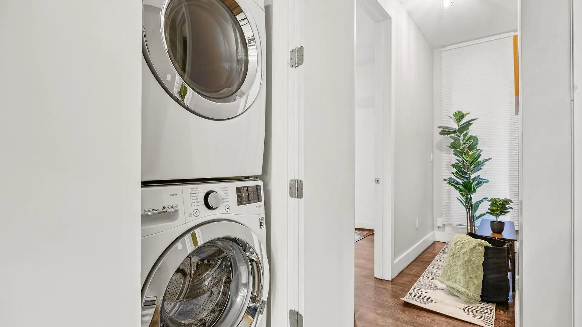 Apartment Mid-Century Stay 5Br And 5 Baths W Ps5 & Laundry New York