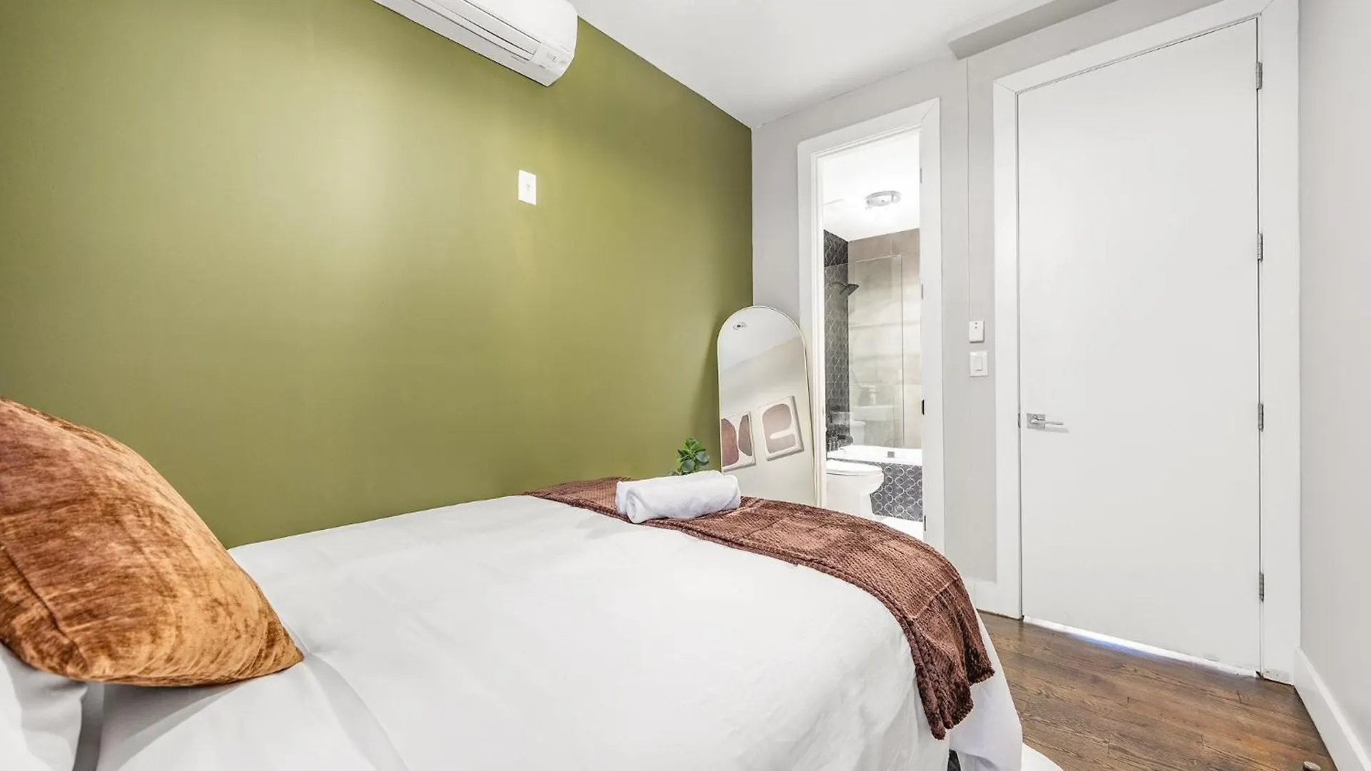 Mid-Century Stay 5Br And 5 Baths W Ps5 & Laundry New York United States