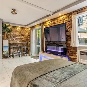 Summer Getaway In Brooklyn Private Room, Bath, Kitchen & Backyard New York