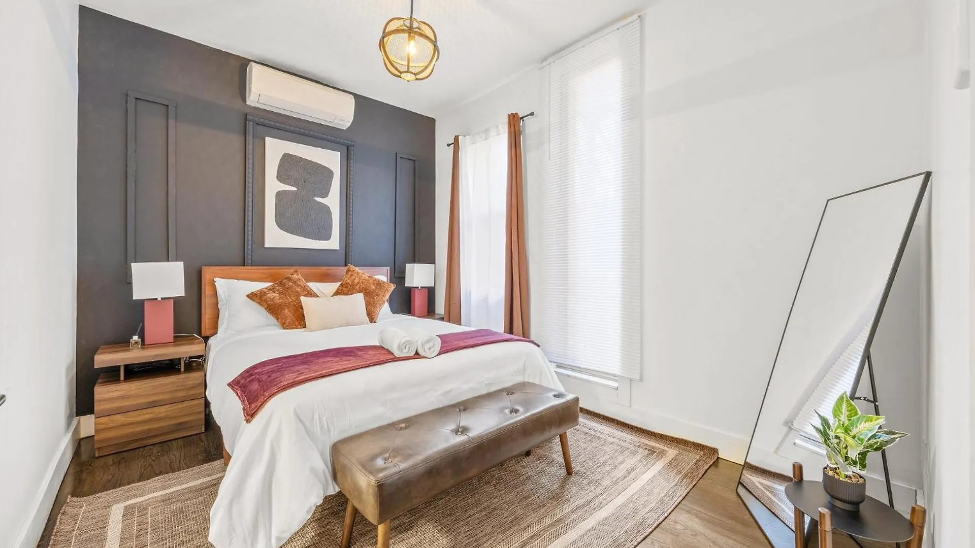 Apartment Mid-Century Stay 5Br And 5 Baths W Ps5 & Laundry New York
