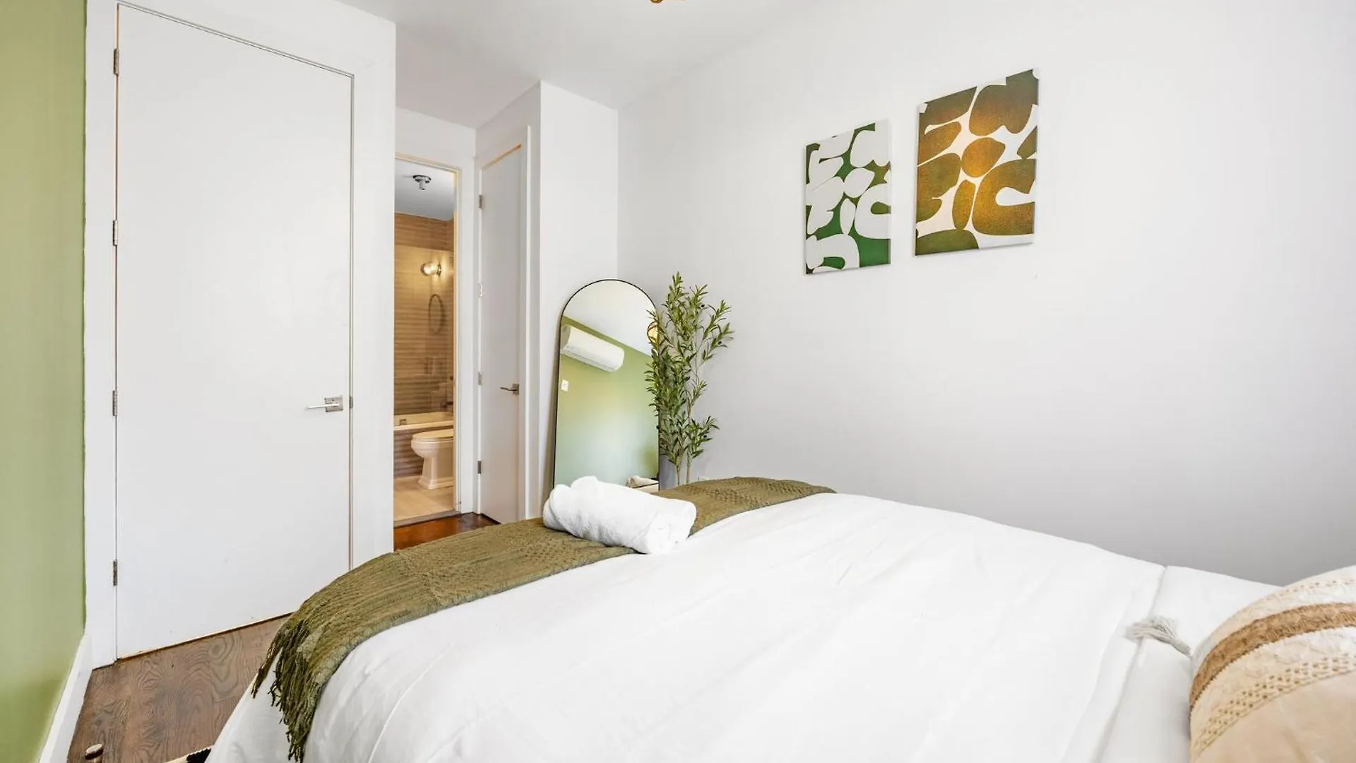 Apartment Mid-Century Stay 5Br And 5 Baths W Ps5 & Laundry New York