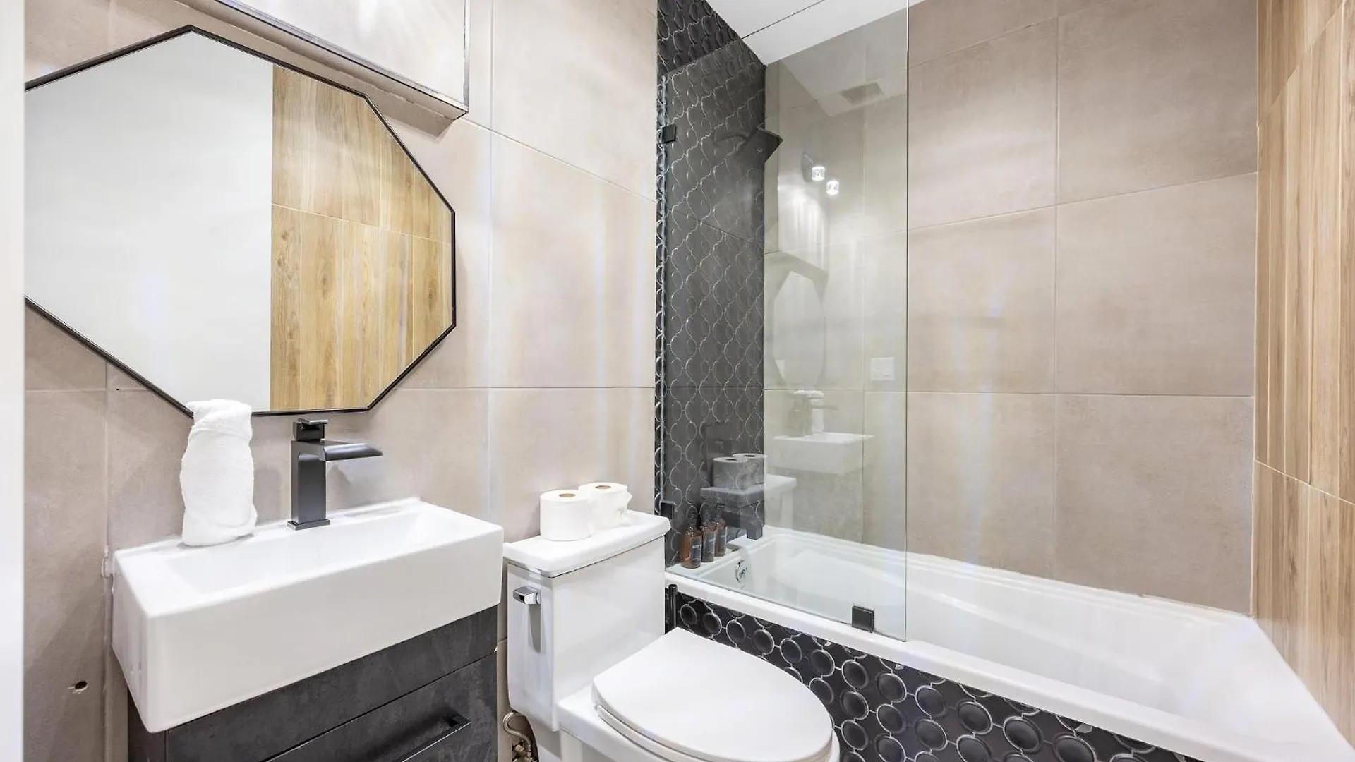 Mid-Century Stay 5Br And 5 Baths W Ps5 & Laundry New York